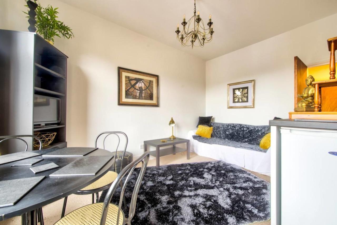 Guestready - Apartment In The Historic Grassmarket For 2 Guests エディンバラ エクステリア 写真